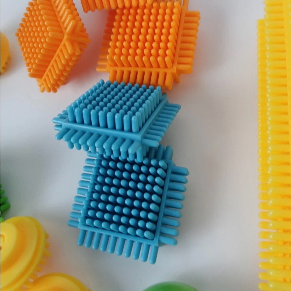 Colorful Interlocking Building Blocks Set for Kids - Picture 10 of 11